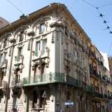 Ma Libert� non � solo decadenza: all�angolo tra via Sagarriga e via Crisanzio ci troviamo infatti davanti uno dei pi� alti esempi di tardo liberty barese. � un palazzo rosa pallido, commissionato a Saverio Dioguardi nel 1913